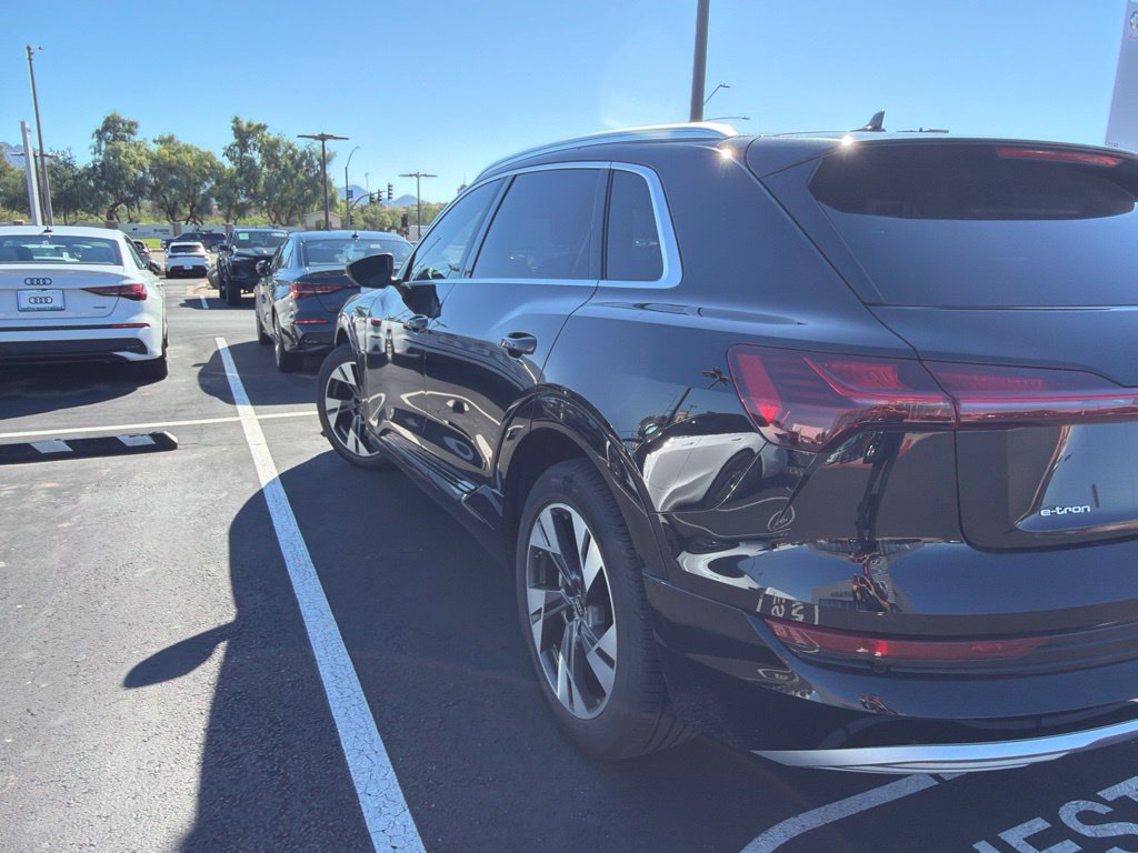 Used 2022 Audi e-tron Premium AWD/4WD image 4