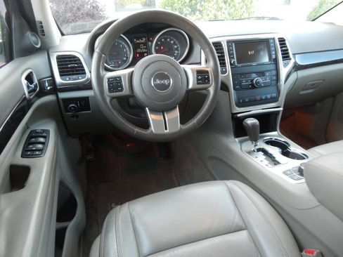 Used 2011 Jeep Grand Cherokee Laredo AWD/4WD image 32