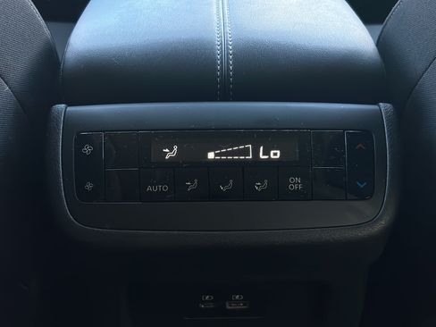 Used 2025 Nissan Pathfinder SV w/ SV Premium Package FWD image 16