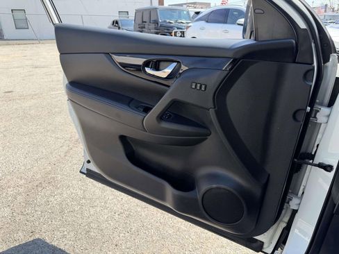 Used 2021 Nissan Rogue Sport SL w/ Premium Package image 28