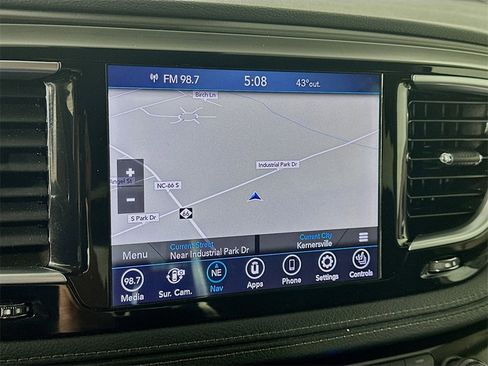 Used 2018 Chrysler Pacifica Limited w/ Tire & Wheel Group image 19