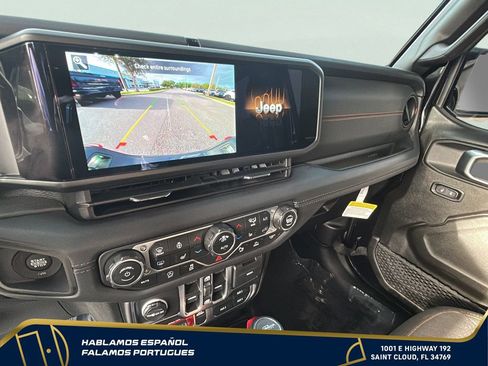 Used 2025 Jeep Gladiator Mojave w/ Safety Group AWD/4WD image 22