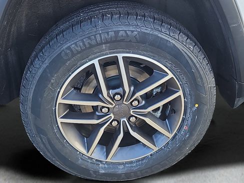 Used 2022 Jeep Grand Cherokee Limited image 27