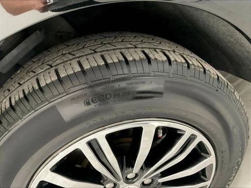 Used 2017 Cadillac XT5 Luxury w/ Driver Awareness Package FWD image 47