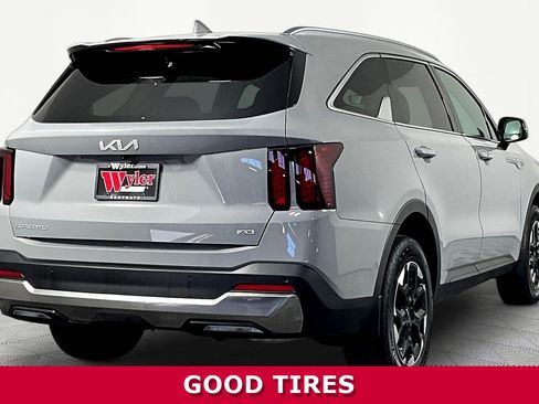 Certified 2025 Kia Sorento S w/ Panoramic Sunroof Package AWD/4WD image 6