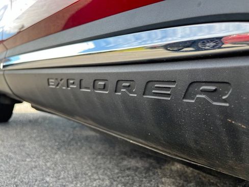 Used 2020 Ford Explorer XLT w/ Equipment Group 202A AWD/4WD image 15