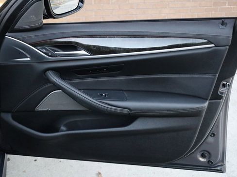 Used 2022 BMW M550i xDrive image 22