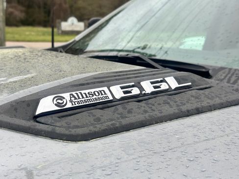 Used 2024 Chevrolet Silverado 2500 LT w/ Convenience Package image 9