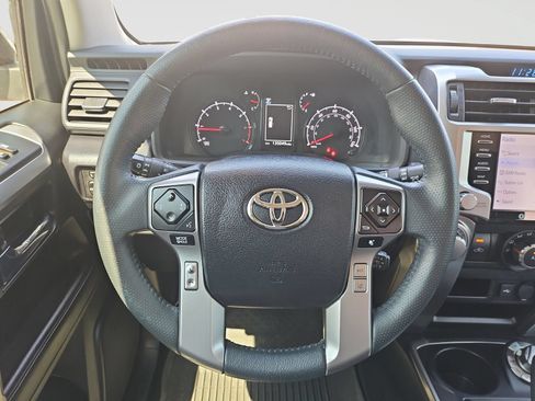 Used 2022 Toyota 4Runner SR5 AWD/4WD image 42