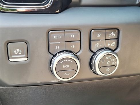 Used 2024 GMC Sierra 1500 AT4 w/ Technology Package image 34