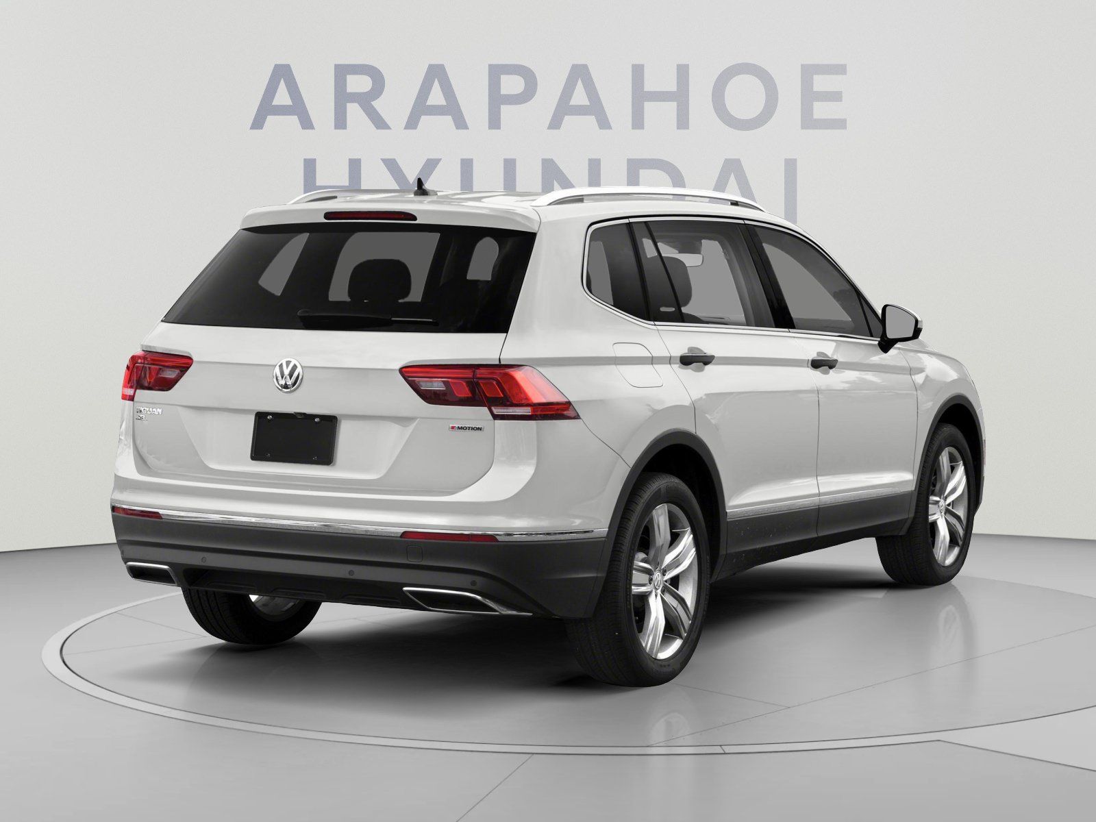 Used 2018 Volkswagen Tiguan SEL w/ R-Line Package AWD/4WD image 2