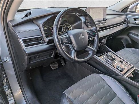 Used 2024 Mitsubishi Outlander SE image 10