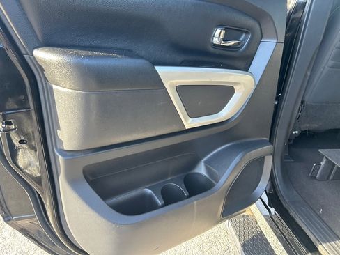 Used 2017 Nissan Titan SV image 18