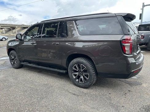 Used 2021 Chevrolet Suburban Z71 w/ Z71 Signature Package AWD/4WD image 6