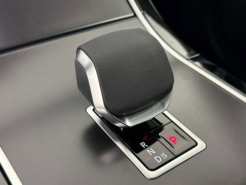 New 2026 Land Rover Range Rover Velar Dynamic SE image 17