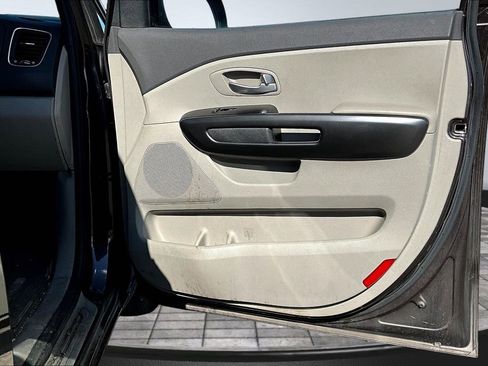 Used 2017 Kia Sedona LX FWD image 23
