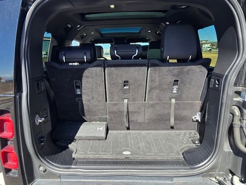 Used 2023 Land Rover Defender 130 X-Dynamic SE image 30