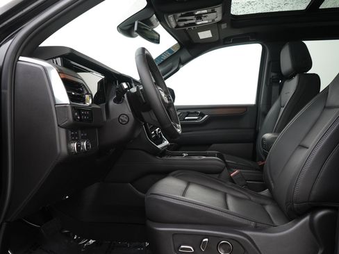 Used 2025 GMC Yukon Denali w/ Sun & Power Step Package AWD/4WD image 23