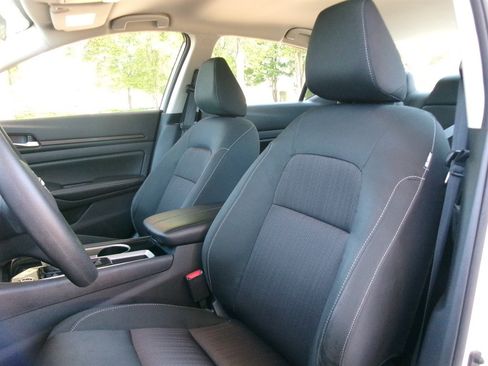 Used 2024 Nissan Altima 2.5 SV FWD image 14