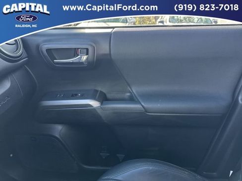 Used 2019 Toyota Tacoma TRD Sport image 28