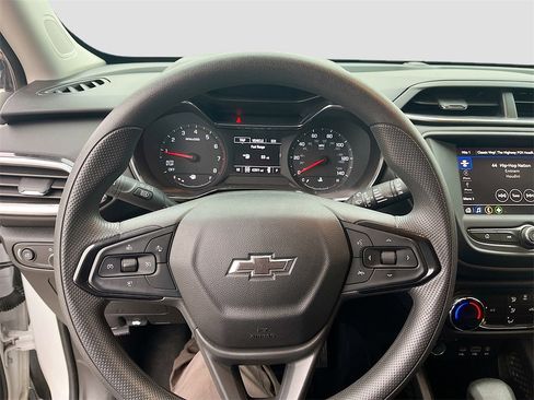 Used 2022 Chevrolet TrailBlazer LT w/ Driver Confidence Package image 11
