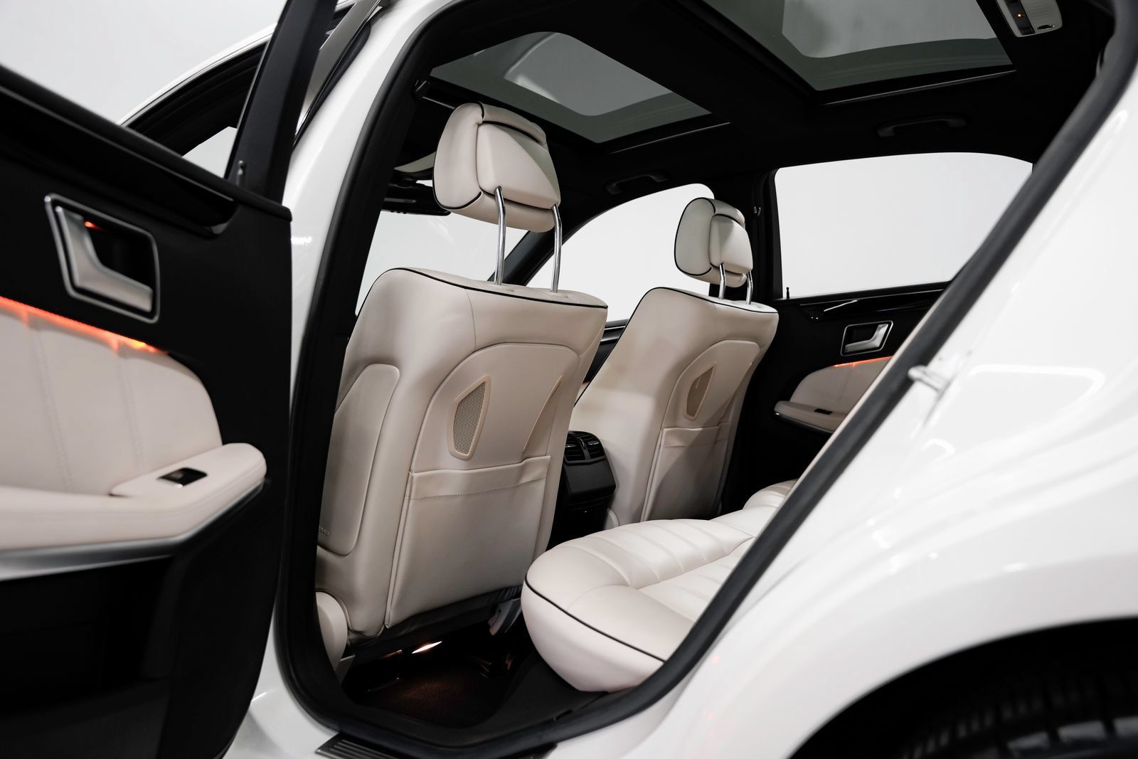 Used 2015 Mercedes-Benz E 400 Sedan image 33