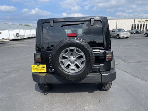 Used 2018 Jeep Wrangler Unlimited Rubicon w/ Cold Weather Group AWD/4WD image 8
