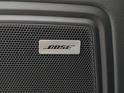 Certified 2026 Porsche Macan Turbo AWD/4WD image 17