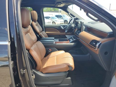 Certified 2023 Lincoln Navigator Reserve AWD/4WD image 9