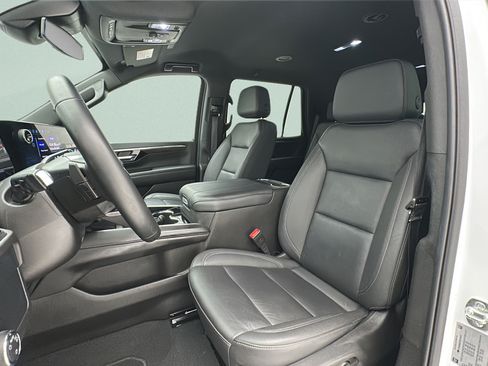 Used 2025 Chevrolet Tahoe LT AWD/4WD image 14