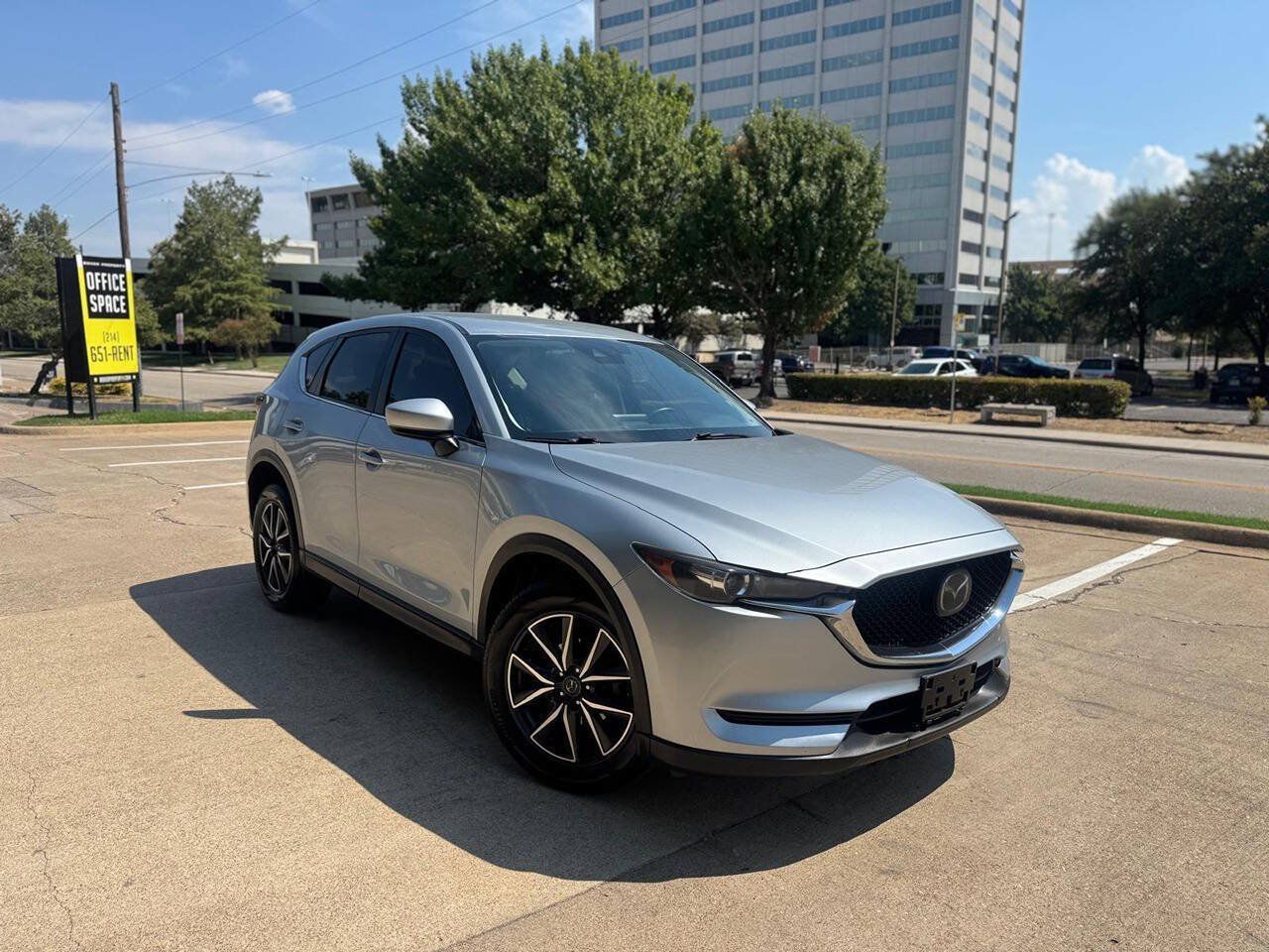 Used 2018 MAZDA CX-5 Touring FWD image 2