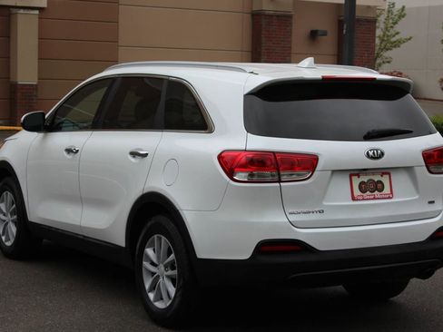 Used 2018 Kia Sorento FWD image 3