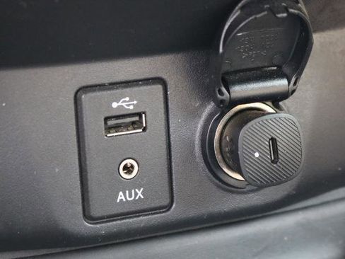 Used 2016 Nissan Rogue SL AWD/4WD image 16