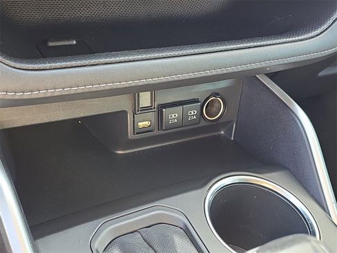 Used 2021 Toyota Highlander XLE image 30