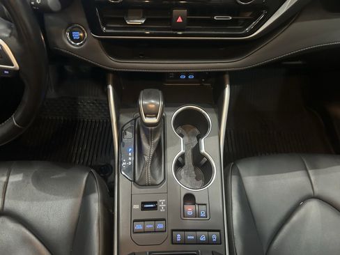 Used 2022 Toyota Highlander XLE image 14