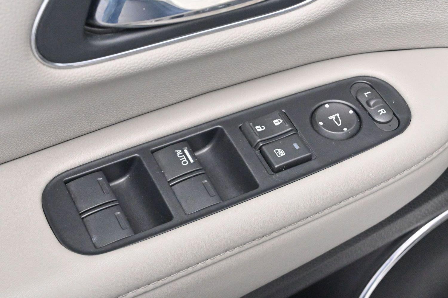 Used 2018 Honda HR-V EX-L image 11