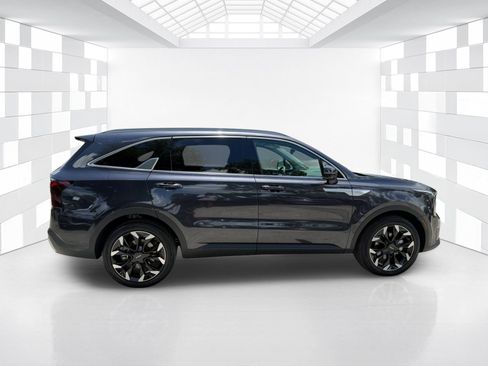 Used 2025 Kia Sorento EX FWD image 8