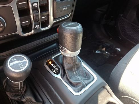 Used 2024 Jeep Gladiator Sport AWD/4WD image 17