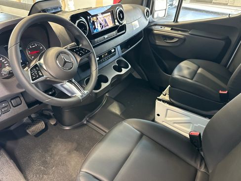 New 2025 Mercedes-Benz Sprinter 2500 image 10