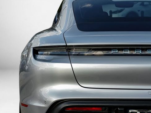 Used 2022 Porsche Taycan RWD image 49