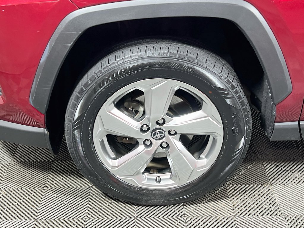 Certified 2021 Toyota RAV4 XLE Premium AWD/4WD image 28