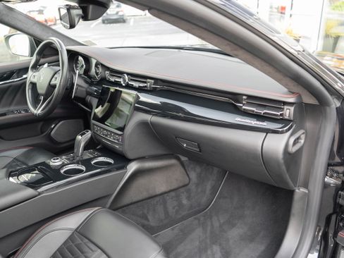 Used 2021 Maserati Quattroporte Trofeo image 26