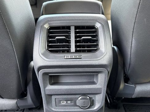 Used 2023 Volkswagen Tiguan SE FWD image 16