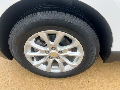 Used 2020 Chevrolet Equinox LT FWD image 11