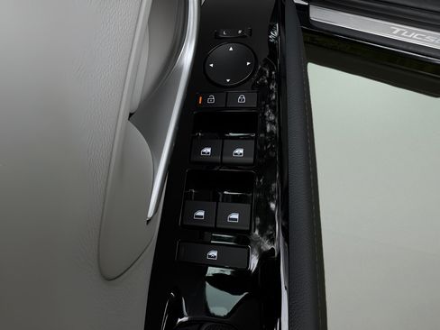 Certified 2025 Hyundai Tucson Limited FWD image 17