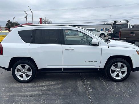 Used 2014 Jeep Compass Latitude w/ Sun/Sound Group AWD/4WD image 2