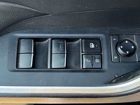 Used 2020 Toyota RAV4 XLE Premium image 6