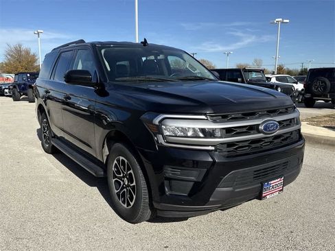 Used 2024 Ford Expedition XLT image 6
