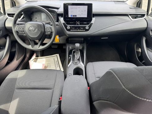 Used 2025 Toyota Corolla LE FWD image 17