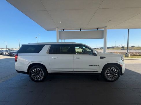 Used 2023 GMC Yukon XL Denali Ultimate w/ LPO, Floor Liner Package image 5